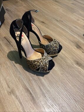 Leopard print, black & gold heels